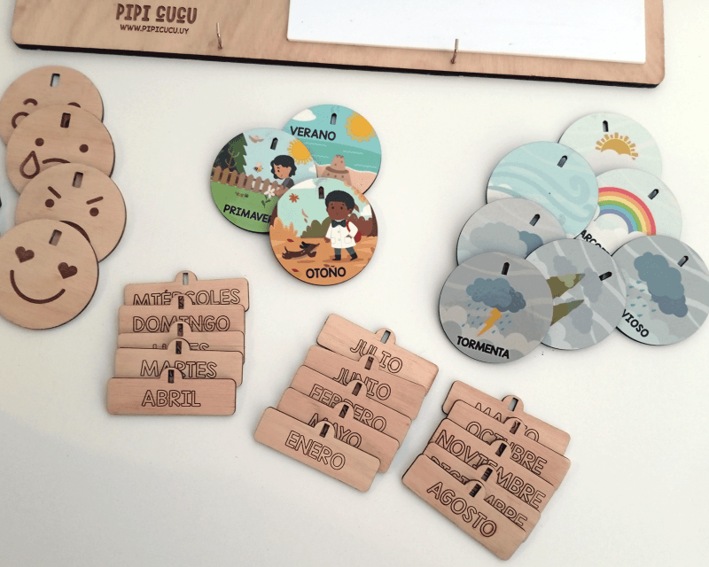 Calendario educativo de madera para niños con fichas de estaciones y emociones – fabricado en Uruguay