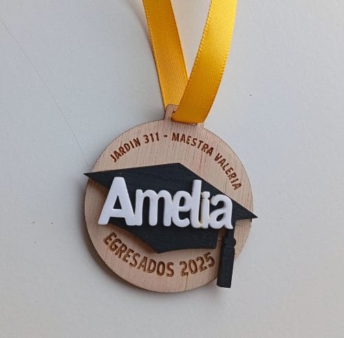 Medalla de Egreso – Modelo “Birrete” (Pack x 50)